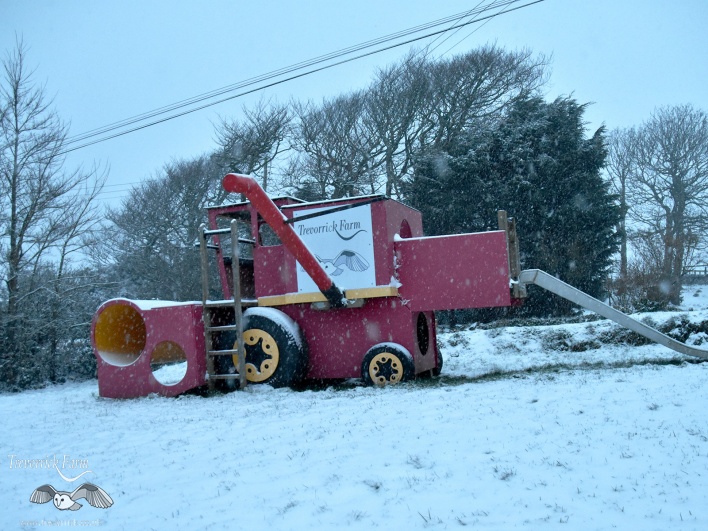 play-combine-harvester-in-snow.jpg