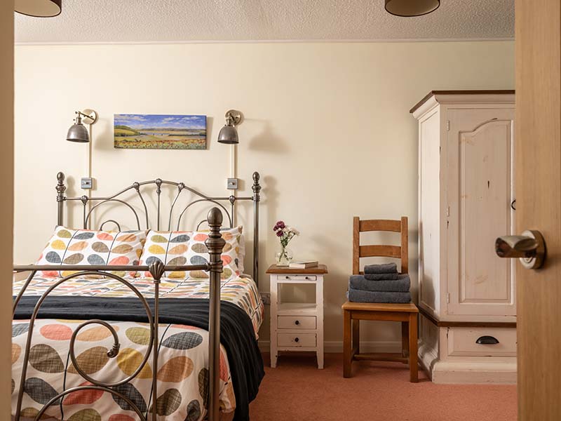 farmstay family holiday cottage double bedroom