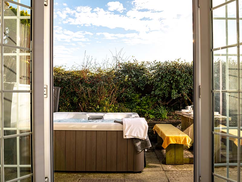 farmstay family holiday cottage hot tub