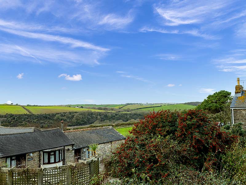 farmstay holiday cottage double bedroom countryside view