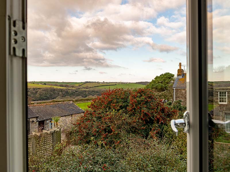 farmstay holiday cottage double bedroom countryside view