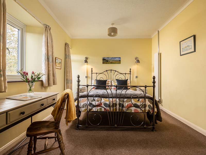 farmstay holiday cottage double bedroom