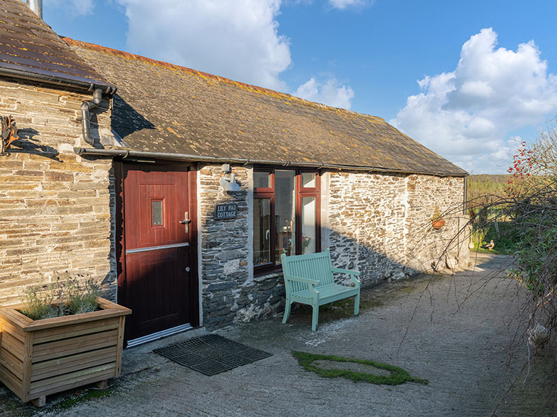 farmstay holiday cottage outside