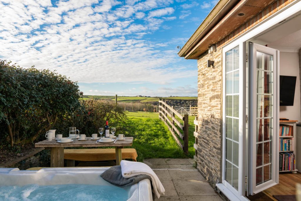 Hot tub holiday cottage